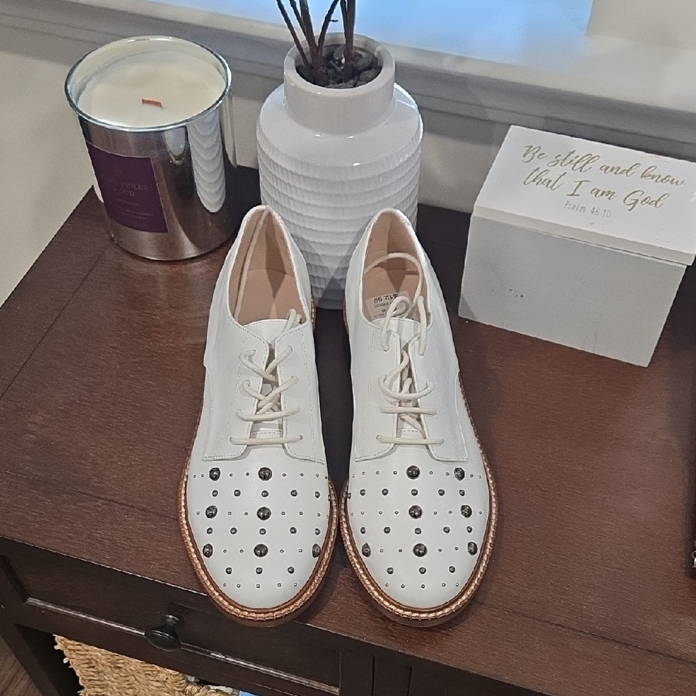 NWOT!! Nine West White Studded Oxfords